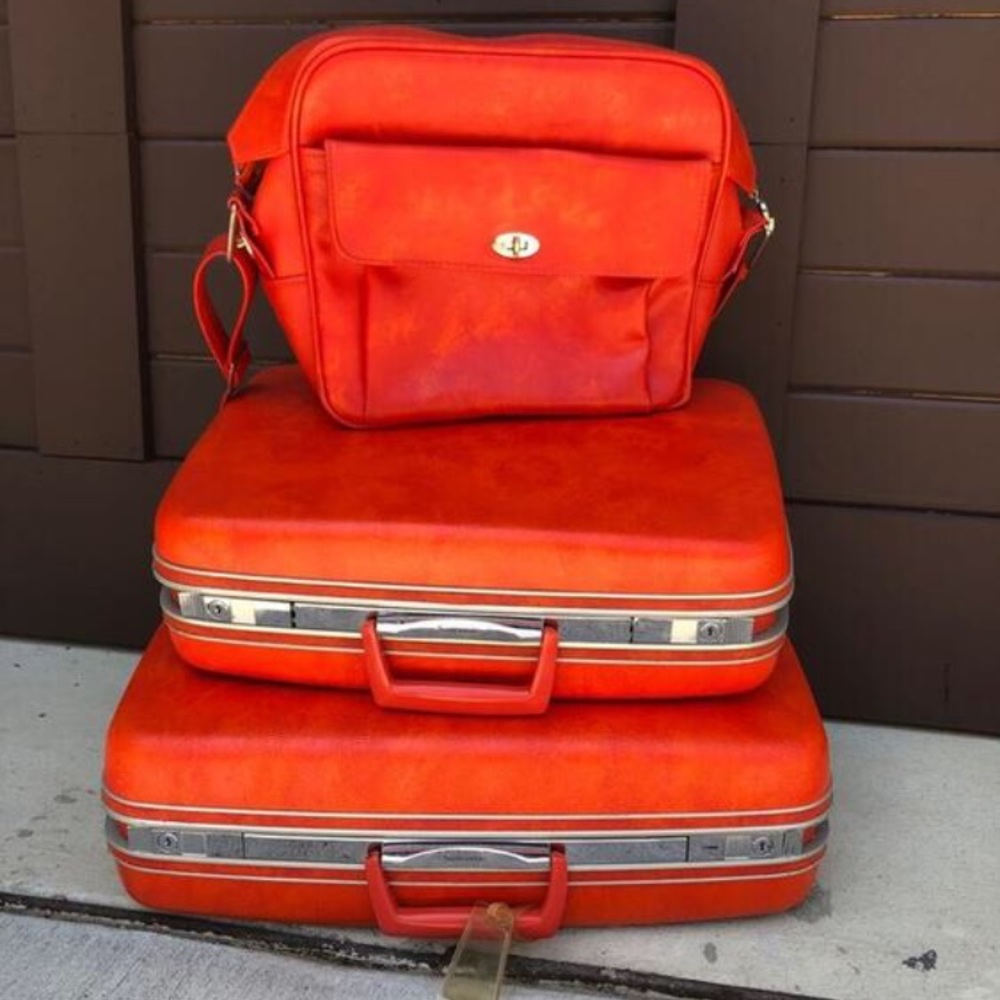 Vintage Samsonite Silhouette Suitcase set with key